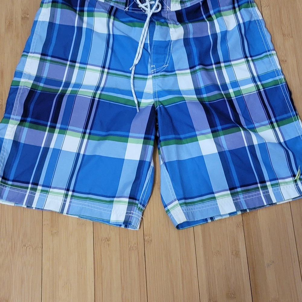 Shorts - Picture 3 of 4